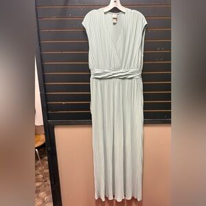 H&M Sage Green Pleated Maxi Dress – V-Neck – Size M – NWT